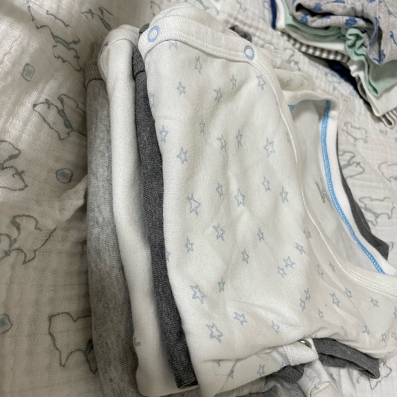 Set of 9 Cloud Island 6-9M baby onesies, short sleeves, various styles - Picture 6 of 6